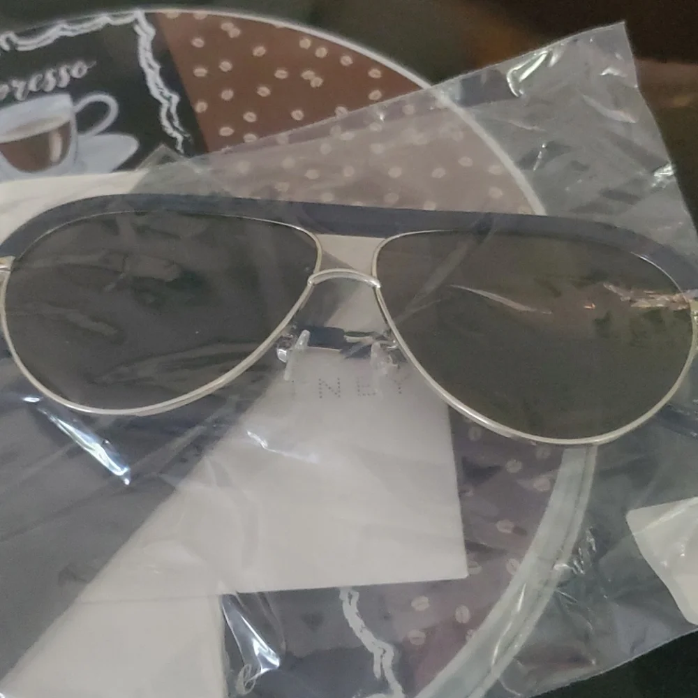 - Stella Mccarthy hp  gorgeous aviator glasses polarized